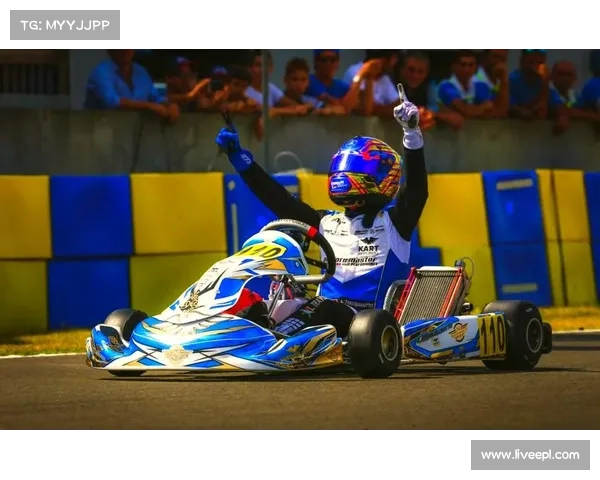 安东内利化名参赛卡丁车赛,惊艳全场后遭车迷围堵合影